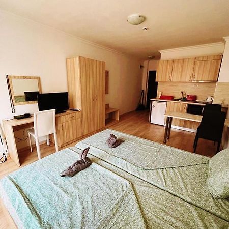 Lovely Studio Apartment On The Beach Burgas Stad Buitenkant foto