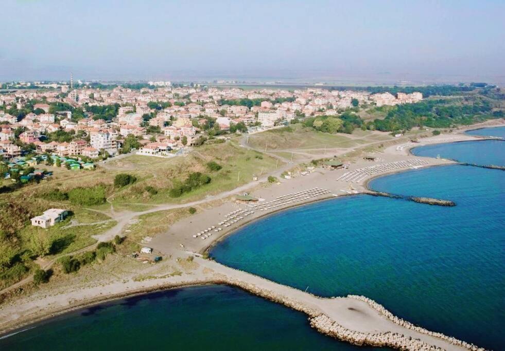Lovely Studio Apartment On The Beach Burgas Stad Buitenkant foto