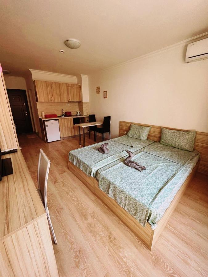 Lovely Studio Apartment On The Beach Burgas Stad Buitenkant foto